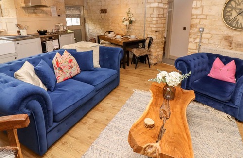 Blockley Apartment | NO.4 THE OLD COACH HOUSE, family friendly, with a garden in Blockley