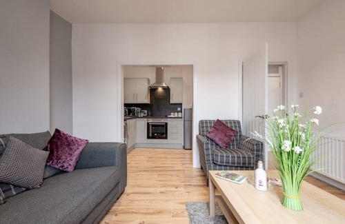 Leuchars Apartment | No 65 Leuchars (Nr St Andrews) Free Parking - Pet Friendly