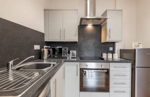 Leuchars Apartment | No 65 Leuchars (Nr St Andrews) Free Parking - Pet Friendly