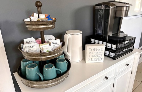 South Nashville House | No Cleaning Fee & Breakfast Included! 1/4 Mile to Geodis. 1 exit to Downtown!