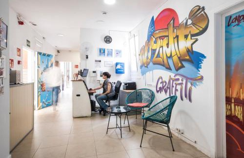 El Clot Hostel | No Limit Hostel Graffiti