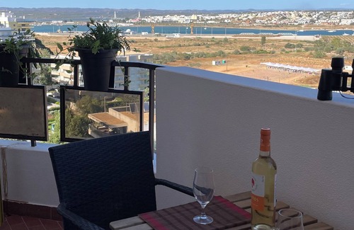 Praia da Rocha Apartment | No More Snow, 300 m From the Beach Praia Da Rocha, King Size Bed, Fast Wi-fi