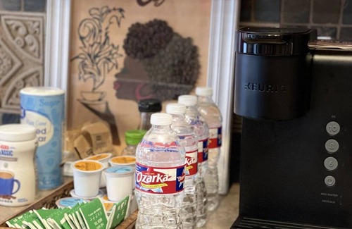 Houston House | No Pet FEES/FREE Snacks&Drink/BigBackyard For Family