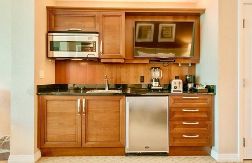 Las Vegas Condo | No Resort Fee ! Balcony Strip View Suite - Pool