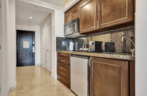 Central Beach Condo | No Resort Fees! 4 Diamond Oceanfront - 804 - Perfect for Couples - Ocean King Bd