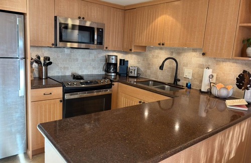 Honokowai Apartment | NO RESORT or PARKING FEES! Relax in this beautiful ocean view studio condo!