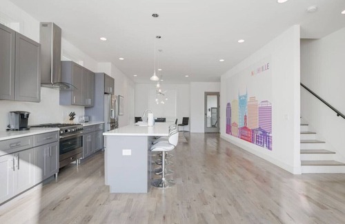 Berry Hill House | No Service Fee! 4Bedroom Home/2 Miles to Broadway!