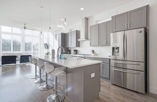 Berry Hill House | No Service Fee! 4Bedroom Home/2 Miles to Broadway!