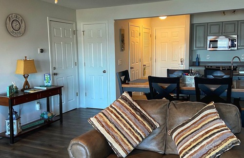 Indian Point Condo | NO STAIRS! AMAZING LAKE VIEW! Just two miles from Silver Dollar City!