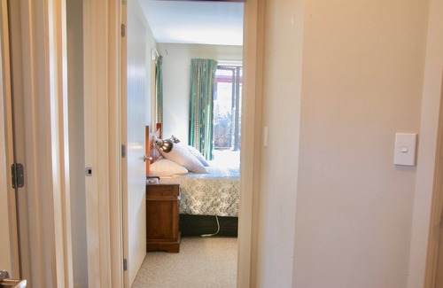 Hanmer Springs Cottage | Noble No 6 - Hanmer Springs Holiday Home