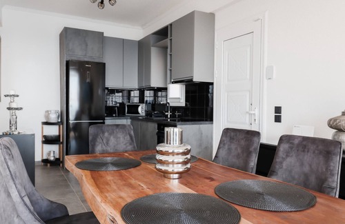 Corfu House | Noir Luxury Suite by CorfuEscapes