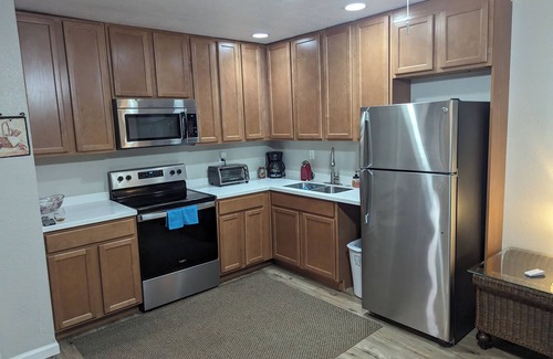 Nokomis Apartment | Nokomis Fl. Walk to Tiki Bars &nVenice &Nokomis Beach &Legacy Trail.