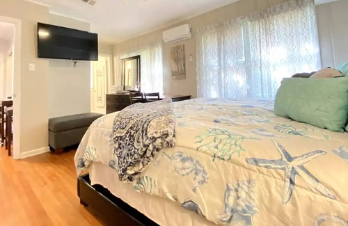 Hattiesburg House | NOLA Bungalow - Nice Courtyard, Centrally Located