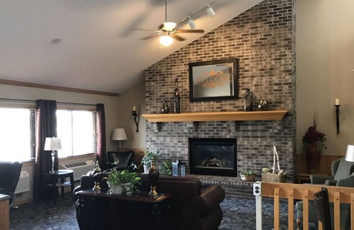 Thorp Hotel | Non-smoking Single King Executive at FairBridge Inn & Suites Thorp