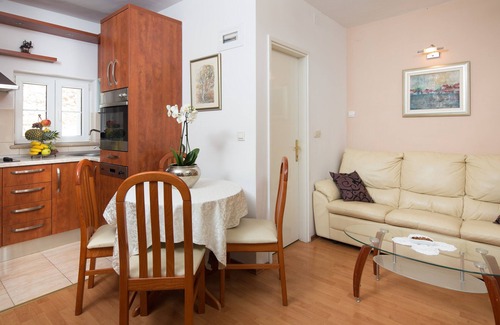 Sutivan House | Nona Guesthouse - Charme Holidays