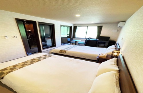 Narita Hotel | NonsmokingSemidouble twin roomAll rooms have a cypress bath/Narita Chiba