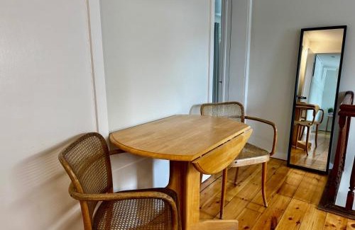 Carleton Place Apartment | NookSide Nest Upstairs 2bedroom Suite King, Queen Kitchenette, Parking