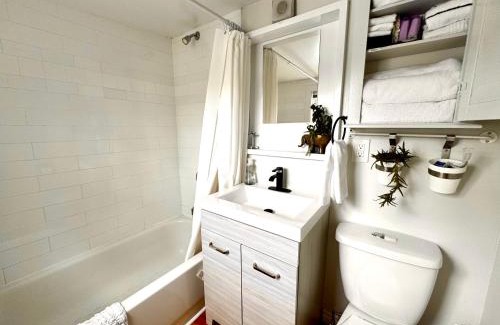 Carleton Place Apartment | NookSide Nest Upstairs 2bedroom Suite King, Queen Kitchenette, Parking