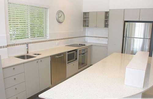 Noosaville Apartment | Noosa River Gardens 8 - Waterfront apartment with extensive views to Noosa Haeds