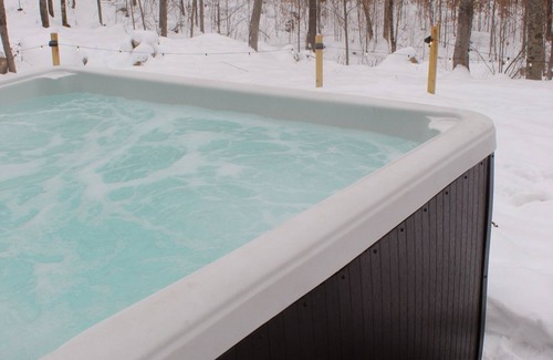 South Pond Shores Cabin | Nordic House - Glamping Cabin w Hot Tub, Sauna, Cold Plunge + Waterfront w Dock