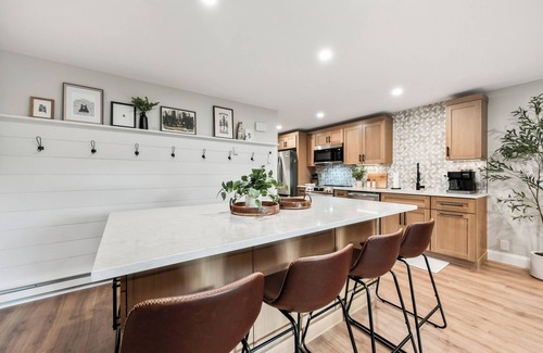 Bartlett Condo | Nordic Retreat - New Reno - Pools & Hot Tub - Skiing - Story Land -Game Room!
