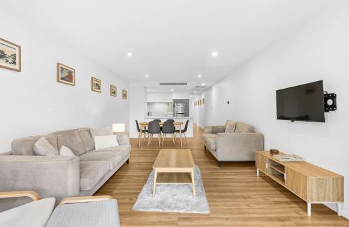 Surfers Paradise Apartment | Norfolk Horizon - Resort Vibes with Private Rooftop