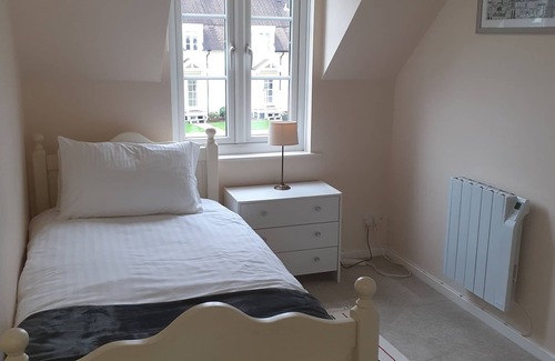 South Cerney Cabin | Norhavn Lodge-Set on the Gated Lakeside Complex with Facilities