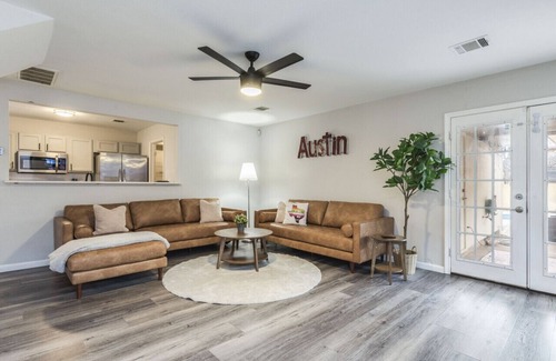 McNeil House | North ATX Paradise Oasis pool w/Hot Tub 4BR 2.5BA