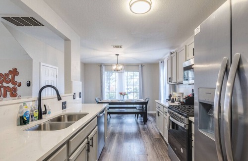 McNeil House | North ATX Paradise Oasis pool w/Hot Tub 4BR 2.5BA