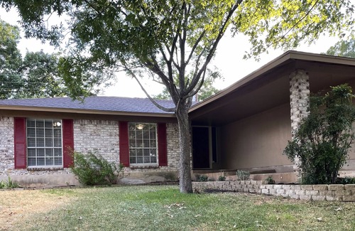 McNeil House | North Austin Charmer-close to Domain and Q2 Stadium