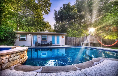 Pflugerville Cottage | North Austin Poolside Casita