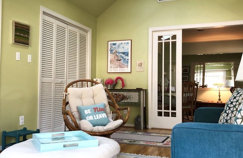 Northeast Virginia Beach Cottage | NORTH END! Flamingo Cottage - 1 block to beach, all linens, excellent reviews!