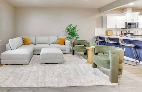Sunset House | North End/Stay in Boise’s coveted North End! This 4BR/3BA retreat blends modern style with Boise Blue charm. Minutes from downtown, Hyde Park, Camel’s Back Park, 13th Street and the Greenbelt. Relax in the backyard oasis.
