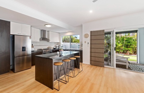 Parrearra House | North-facing double storey home showcasing a delightful outlook across opposite waterfront parkland