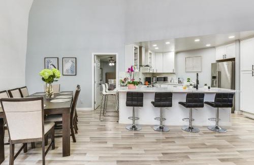 North Ridge House | North San Diego Retreat with Deck, Fire Pit Table!