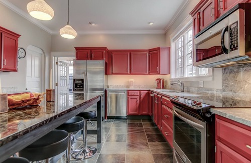 South Haven House | North Shore 9 Bed Property Private Pool,Lake View, Beach, Fire pits