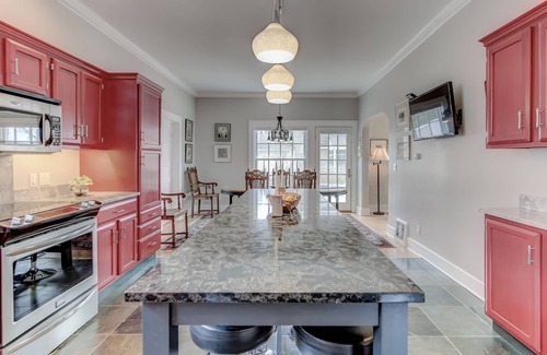 South Haven House | North Shore 9 Bed Property Private Pool,Lake View, Beach, Fire pits