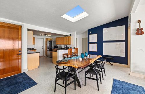 Waialua House | North Shore Beach House, 4BD, AC, Parking, WIFI, King Beds