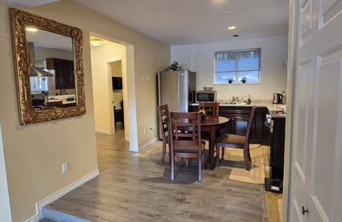 District of North Vancouver Apartment | North Vancouver Rental - Block Away From Ocean