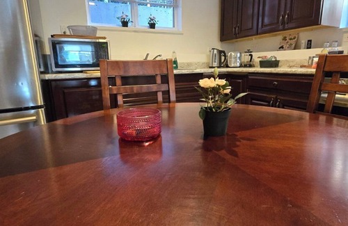 District of North Vancouver Apartment | North Vancouver Rental - Block Away From Ocean