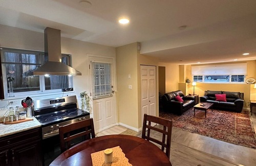 District of North Vancouver Apartment | North Vancouver Rental - Block Away From Ocean
