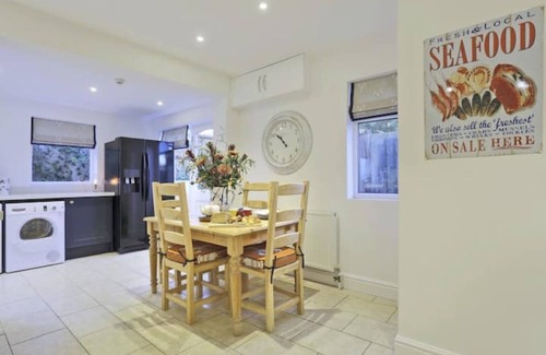 Southwold House | Northcliffe, Premier position Southwold Seafront, five star home, sleeps 14