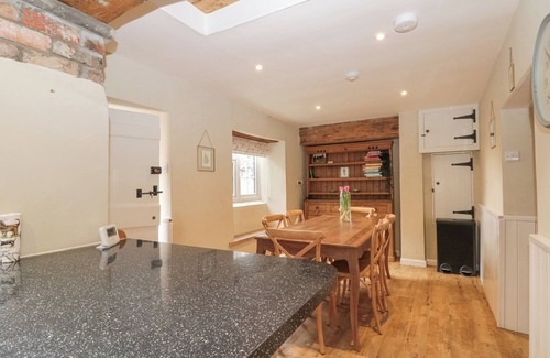 Wykeham House | NORTHCOT, pet friendly, character holiday cottage in West Ayton