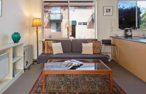 Northcote Apartment | Northcote Charm Spacious and Quiet Suburban Stay