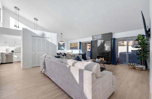 Northeast Heights House | Northeast/Foothills Retreat, With Hottub