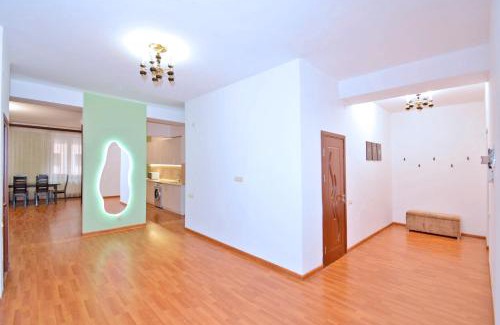 Kentron Apartment | Northern Avenue 5, 2 bedrooms Comfy Apartment HH533