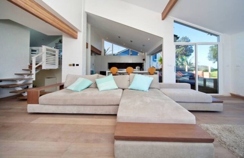 Warriewood House | Northern Beaches beachfront house for 6-8 people - awesome beach location !