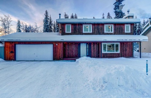 Fairbanks House | Northern Bliss Modern Mtn-View Home in Fairbanks