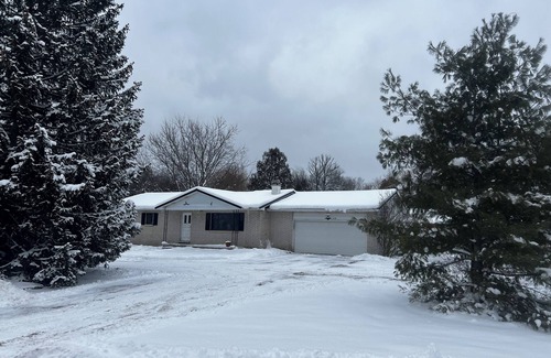 Cleon Township House | Northern paradise - Pet Friendly - WIFI - trailer parking - 5 mins to Crystal