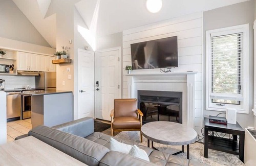 Craigleith Apartment | Northern Tranquility - Pool, Hot Tub, Shuttle